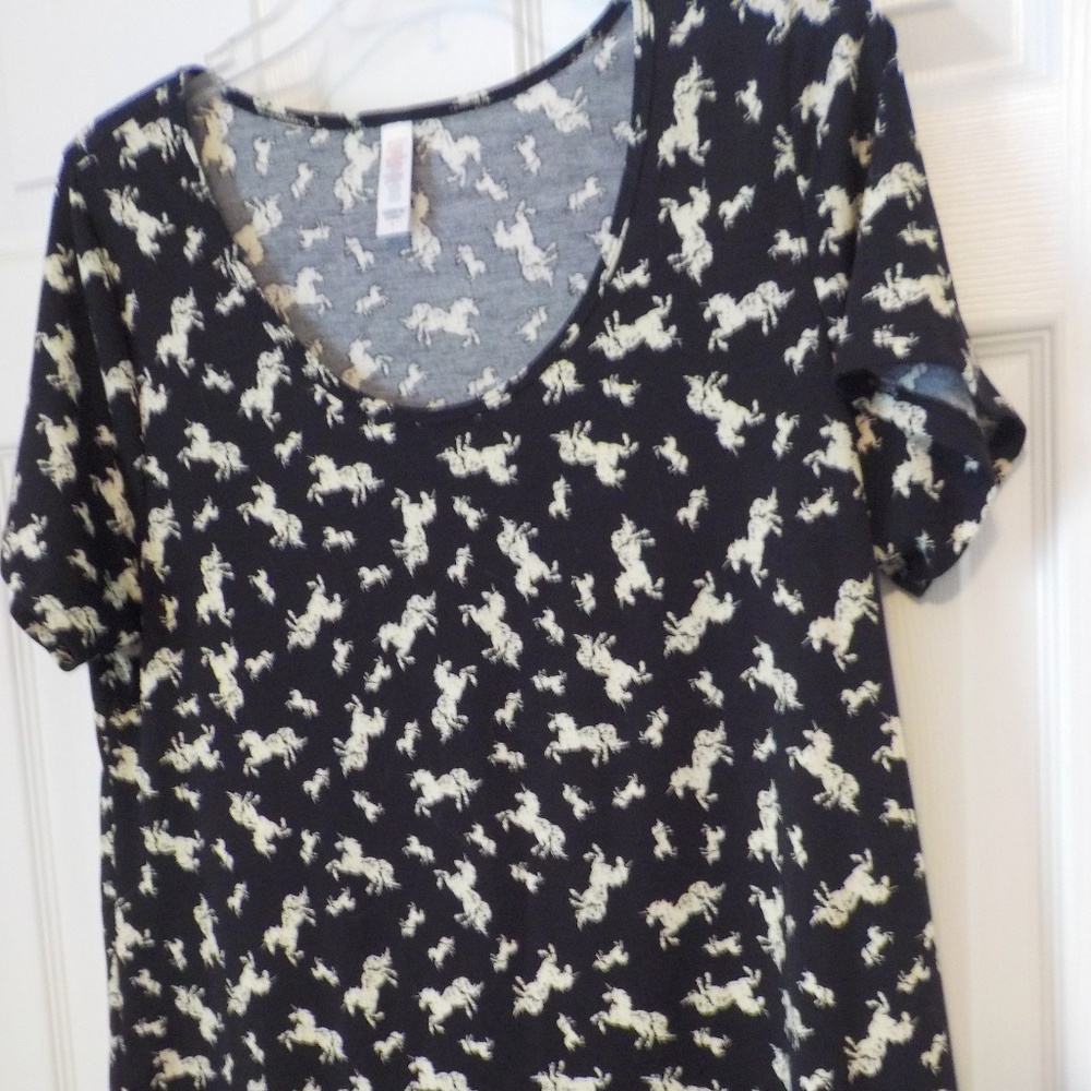 LulaRoe Large Unicorn Classic T